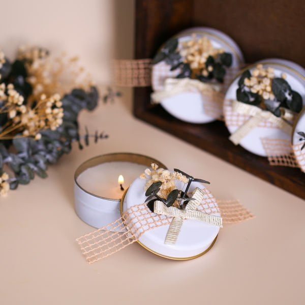 Beyaz Metal Kutuda Dantel Kurdeleli Mum