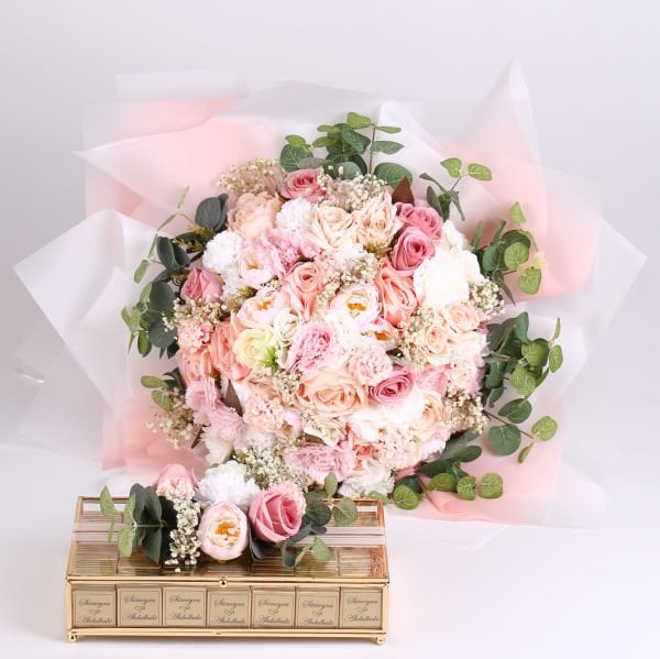 İsteme Çiçek Çikolata Seti - Pembe Beyaz Güller ve Okaliptus