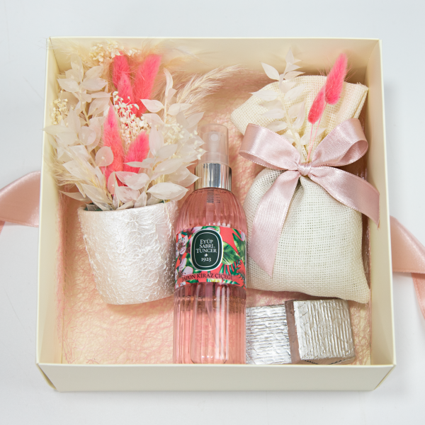 Kutulu Set 8 - Kadınlar Günü Hediyesi