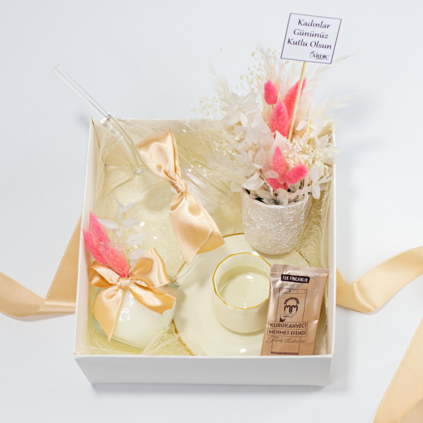 Kutulu Set 1 - Kadınlar Günü Hediyesi
