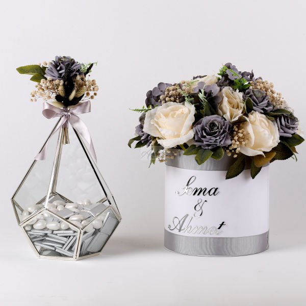 Silindir Kutuda Çiçek - Prizma Cam Kutuda Çikolata Set ( Mavi - Beyaz )