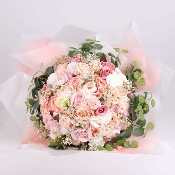 İsteme Çiçek - Pembe Beyaz Güller ve Okaliptus