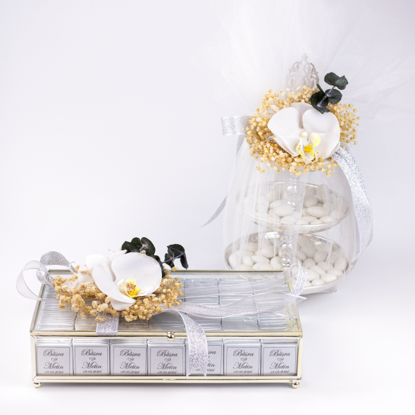 Orkide Süslü İsteme Çikolatası & 2 Katlı Sunumlukta Badem Drajeler