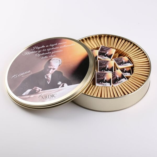 Metal Kutu içinde 100 adet Etiketli Madlen Çikolata