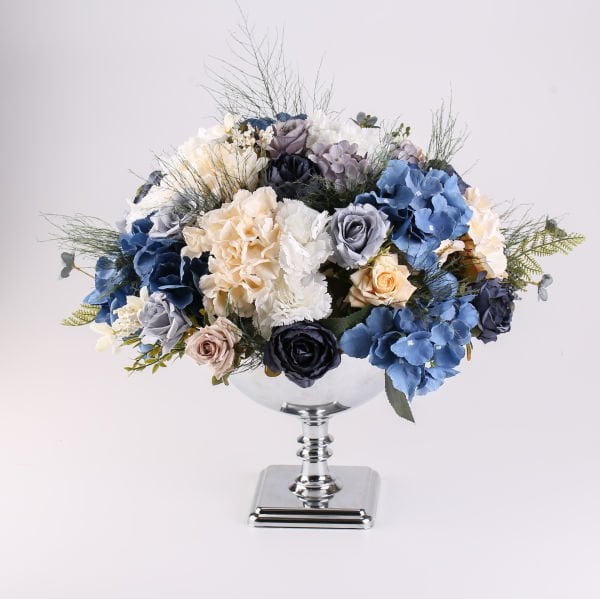 Gümüş Vazoda Mavi Çiçek Aranjmanı